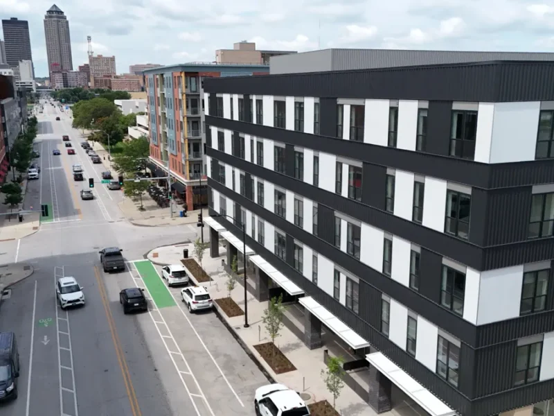 418 E Grand
